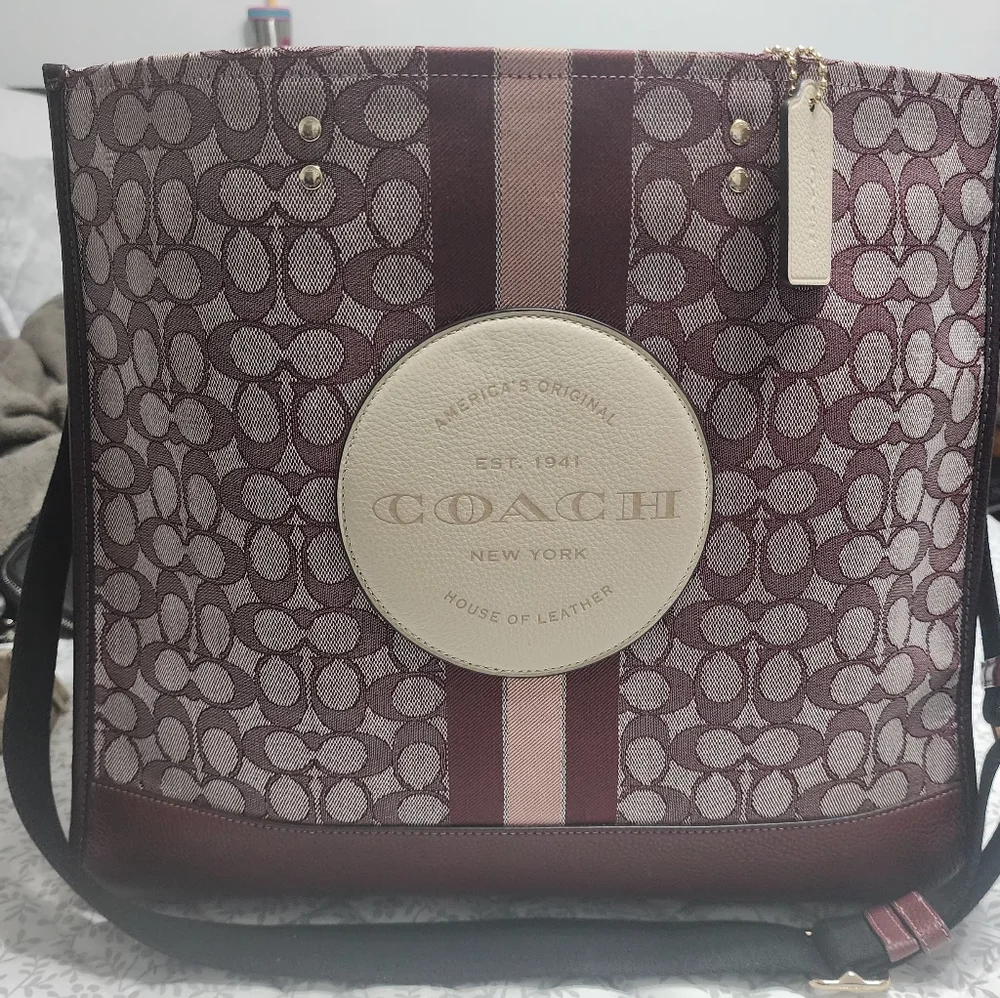 Dempsey Tote 40 - Picture 1 of 4